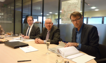 Ondertekening aannemingsovereenkomst Stadskantoor Utrecht 250111.JPG